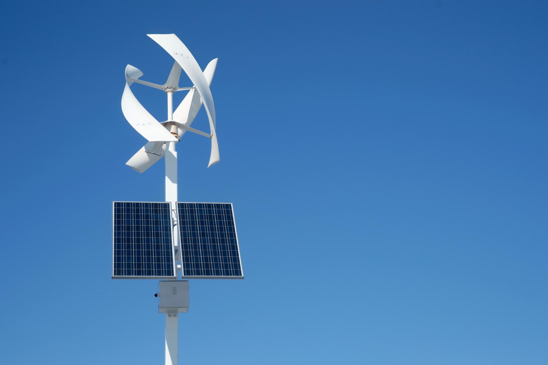 Turbina de eje Vertical helicoidal y de panel solar